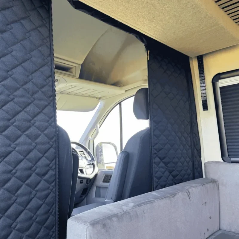 Izolowana kurtyna rozdzielając – Curtain Curtain recenzja i cena